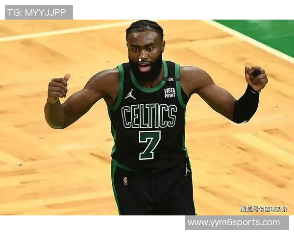 杰伦布朗首节表现抢眼8投5中贡献12分2篮板3助攻助力球队连连得分 杰伦布朗首节表现抢眼8投5中贡献12分2篮板3助攻助力球队连连得分