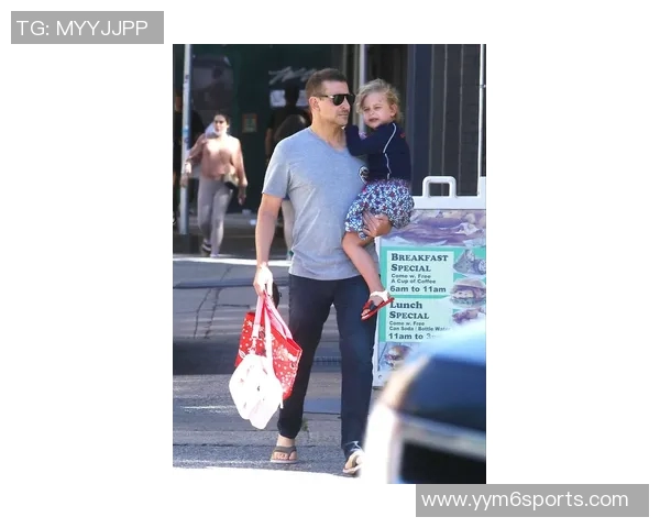 兰德尔娇妻现身主场为老公助威身材保持完美紫色大衣引人注目